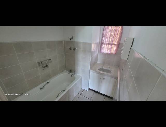 2 BEDROOM APARTMENT RENTED IN CLARENDON